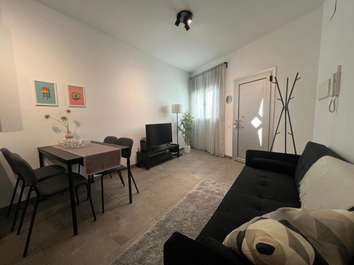 Cozy Apartment Well-Located In Terrassa, Barcelona Buitenkant foto