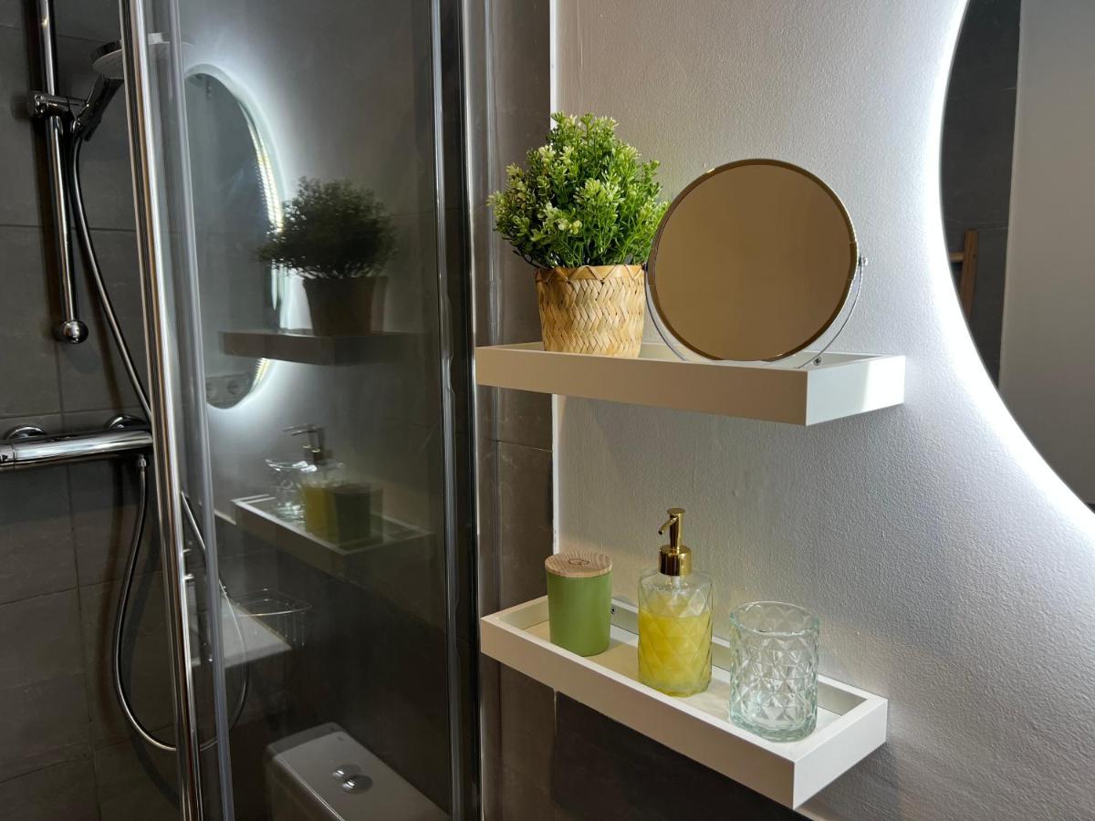 Cozy Apartment Well-Located In Terrassa, Barcelona Buitenkant foto