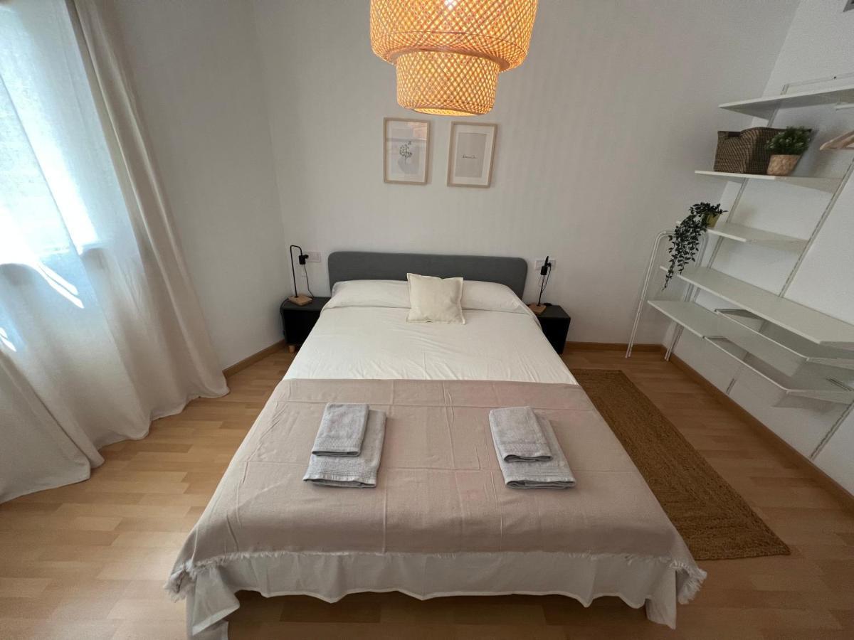 Cozy Apartment Well-Located In Terrassa, Barcelona Buitenkant foto
