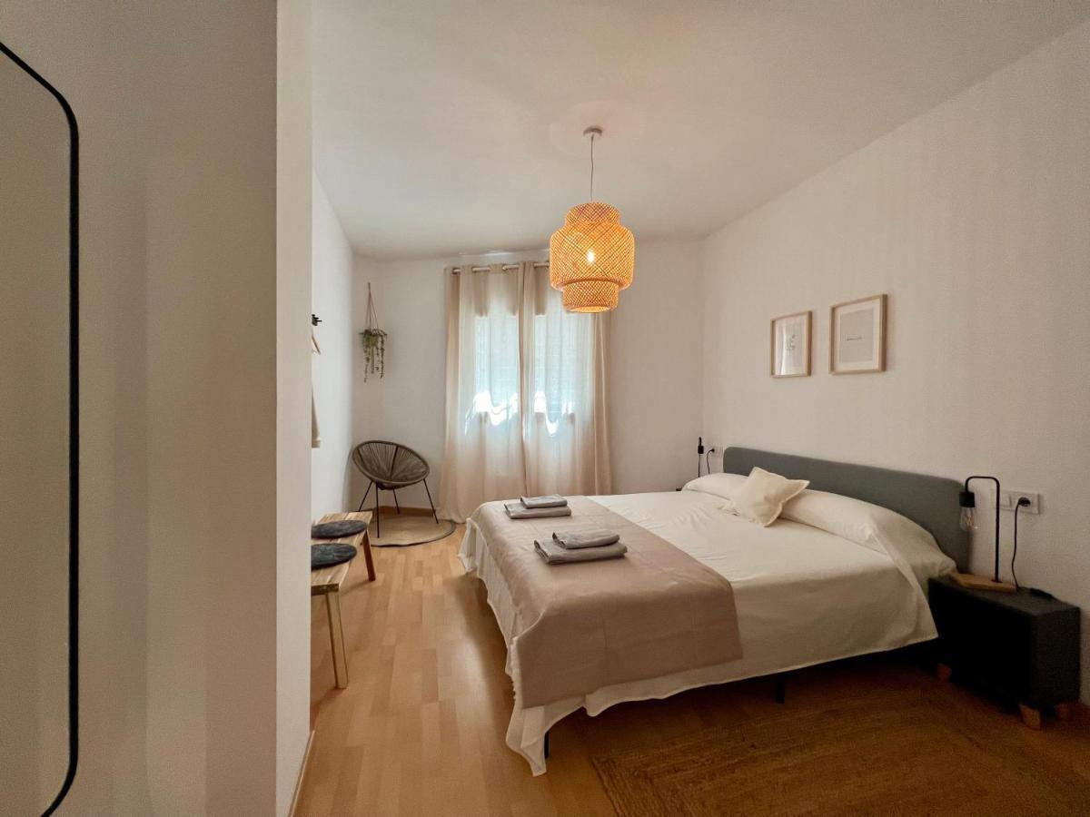 Cozy Apartment Well-Located In Terrassa, Barcelona Buitenkant foto