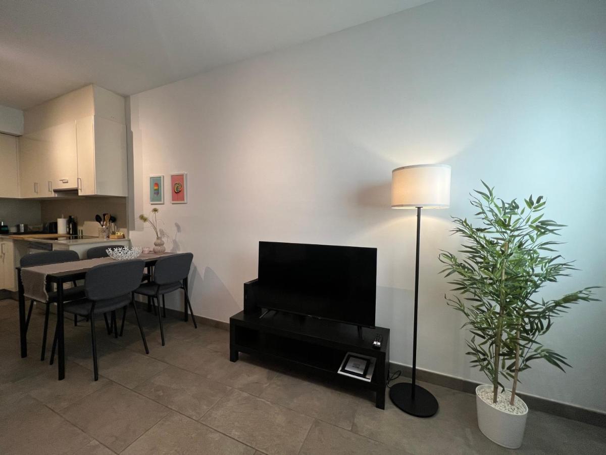 Cozy Apartment Well-Located In Terrassa, Barcelona Buitenkant foto