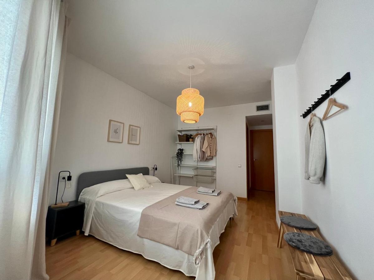 Cozy Apartment Well-Located In Terrassa, Barcelona Buitenkant foto